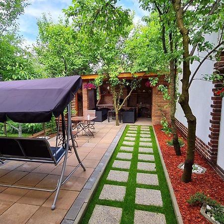 הוילה קלוז'-נאפוקה Cozy House With Nice Garden In Heart Of City Center מראה חיצוני תמונה